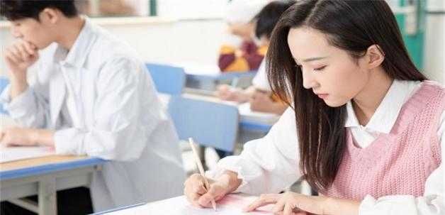 女人梦见自己做数学题