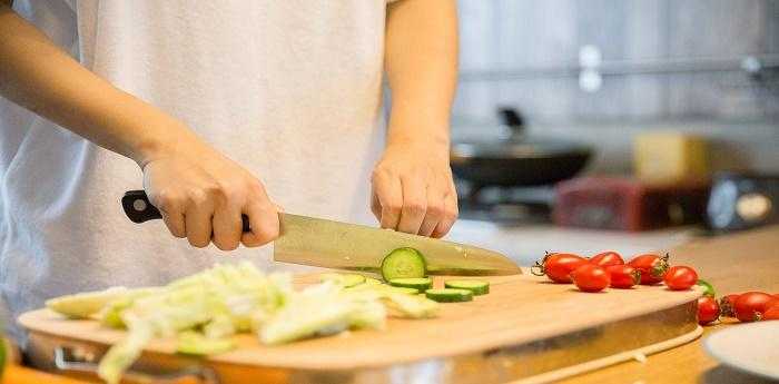 梦见给别人做饭是什么意思