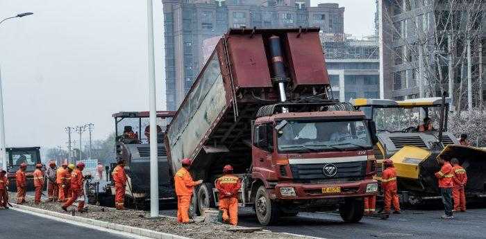 梦见自己家门前修路什么意思