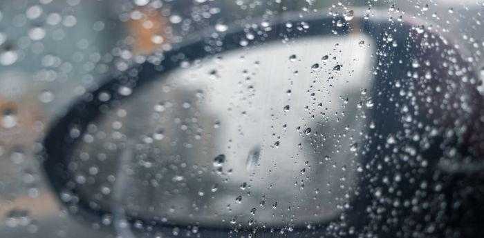 梦见下雨屋里漏雨什么预示