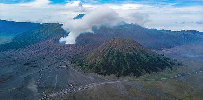 梦见火山爆发集体逃跑