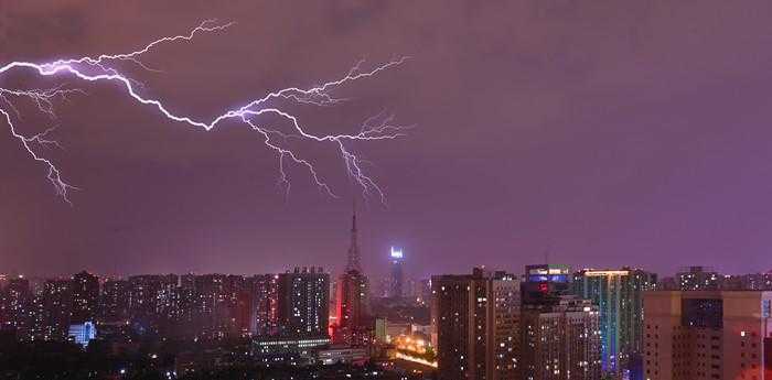 梦见雷电交加预兆什么