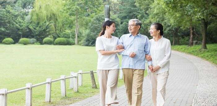 女人梦见和死去的舅舅说话