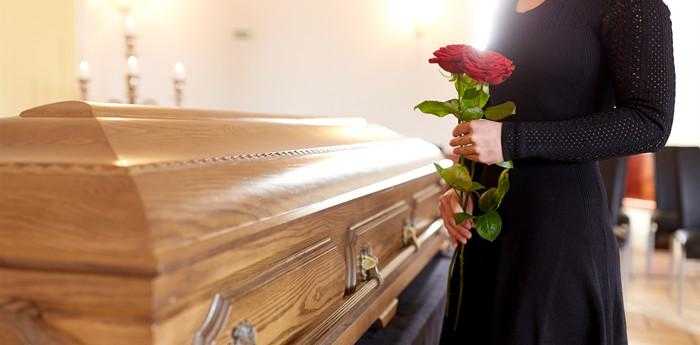 女人梦见别人死了办丧事