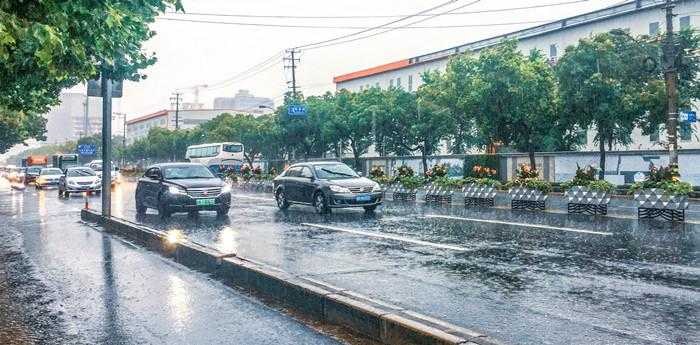 梦见大暴雨是什么意思