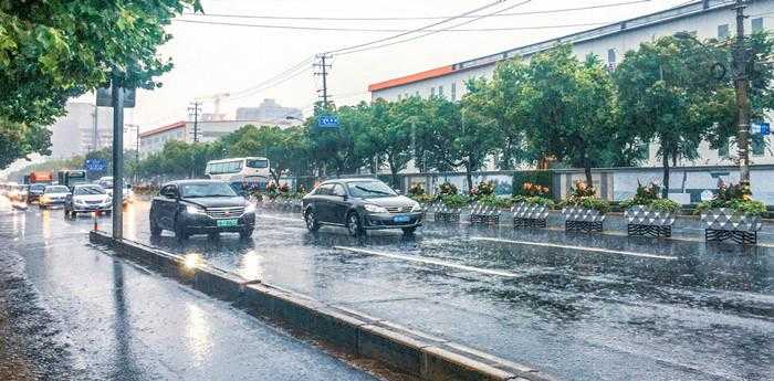 女人梦见下雨是好是坏