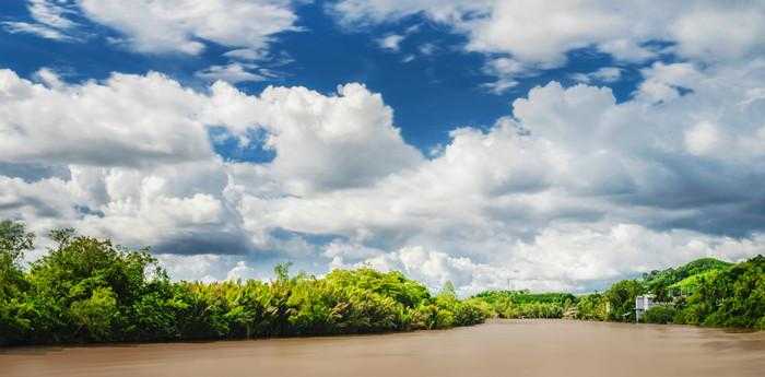 梦见河水挡道是什么意思