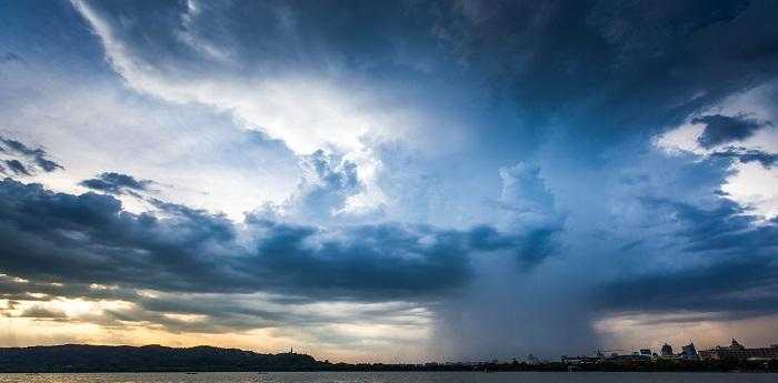 梦见下大雨发洪水了是什么意思