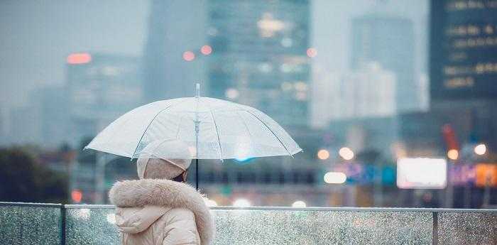 女人梦见下雨又下雪预示什么