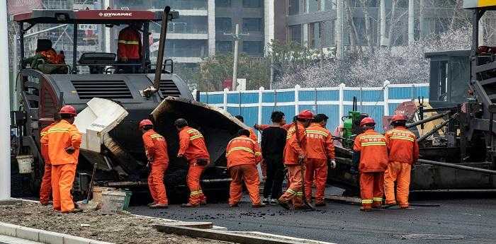 女人梦见别人在修路什么意思