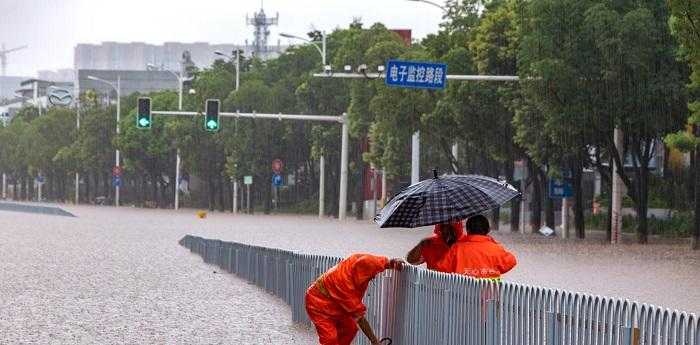 梦见从水里过是什么意思