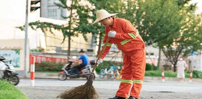 梦见几个人捡树叶是什么意思