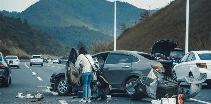 梦见路上车祸躺着死人