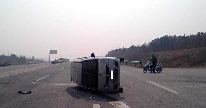 梦见倒车刹不住车撞了别人的车