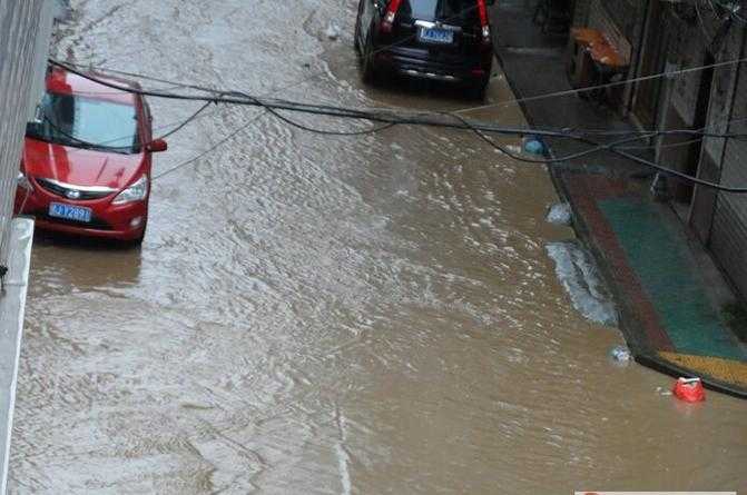 梦见雨水灌进自建房家里