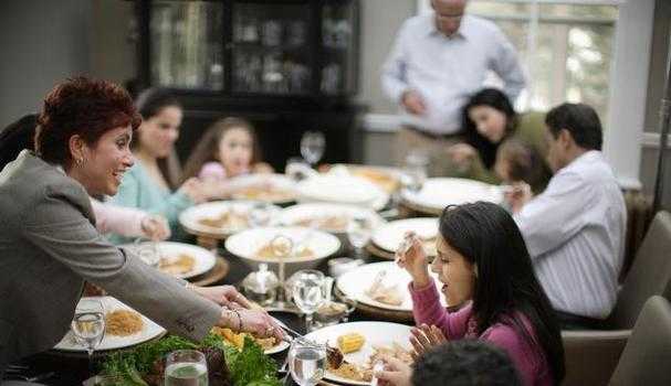 梦见和朋友一起喝酒