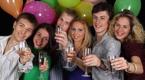 梦见和朋友在一起喝酒