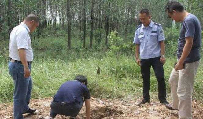 梦见盗墓碰见警察坐牢