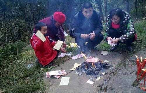 梦见上坟添土什么预示